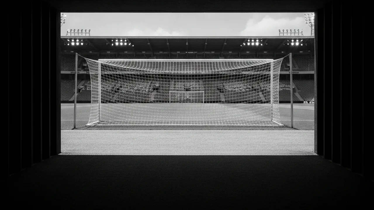 Tünel ağzından görünen floodlight altındaki boş futbol sahası